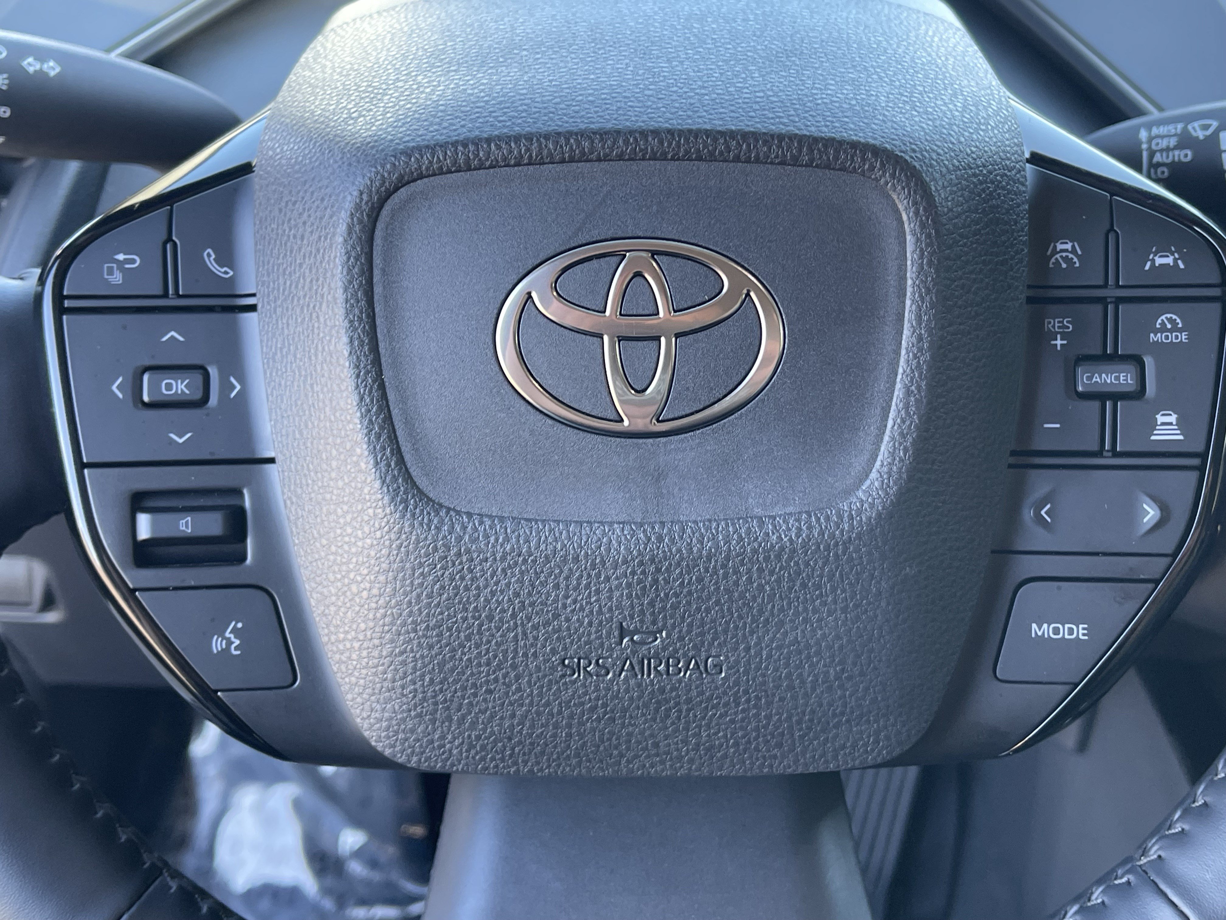 Used 2024 Toyota Prius XLE FWD image 20