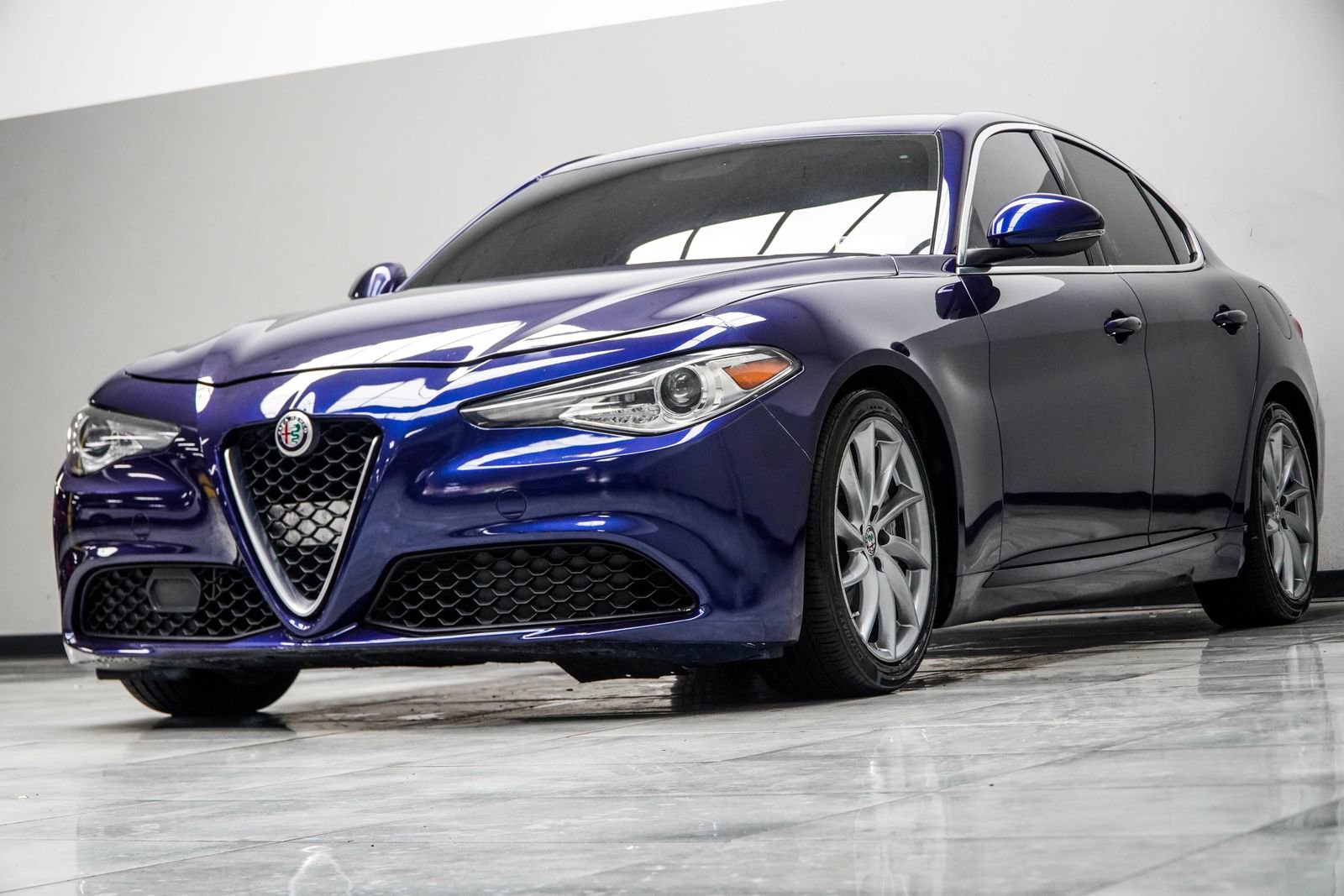 Used 2019 Alfa Romeo Giulia image 8