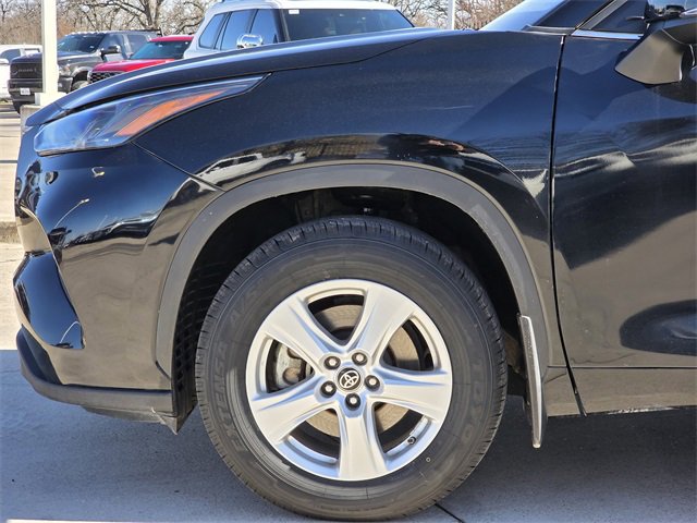 Used 2024 Toyota Highlander LE image 5
