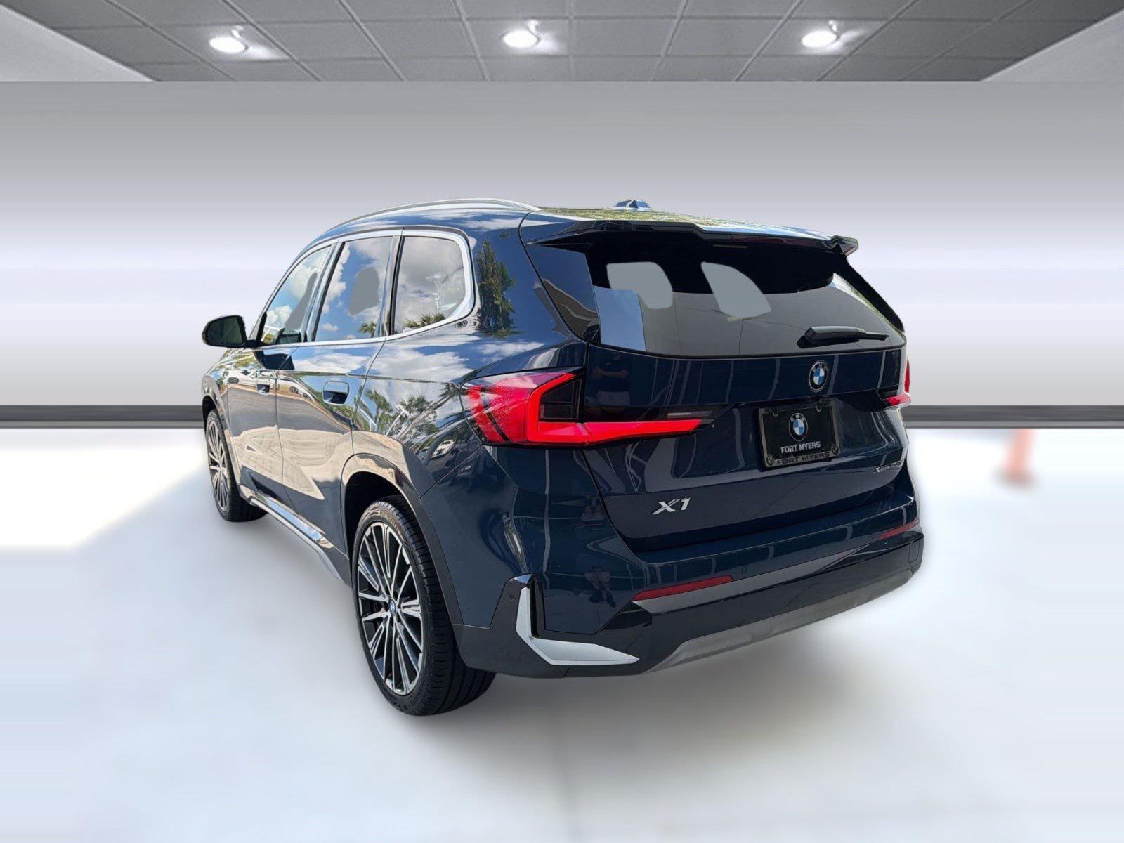 Used 2026 BMW X1 xDrive28i AWD/4WD image 3