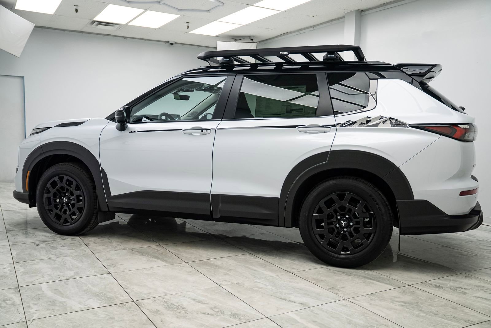 Used 2025 Mitsubishi Outlander Trail Edition image 3