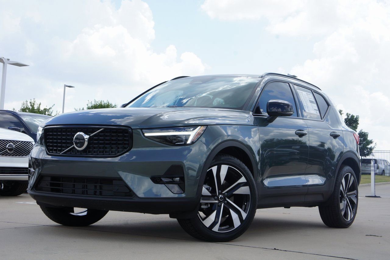 New 2026 Volvo XC40 B5 Plus w/ Protection Package Premier image 1