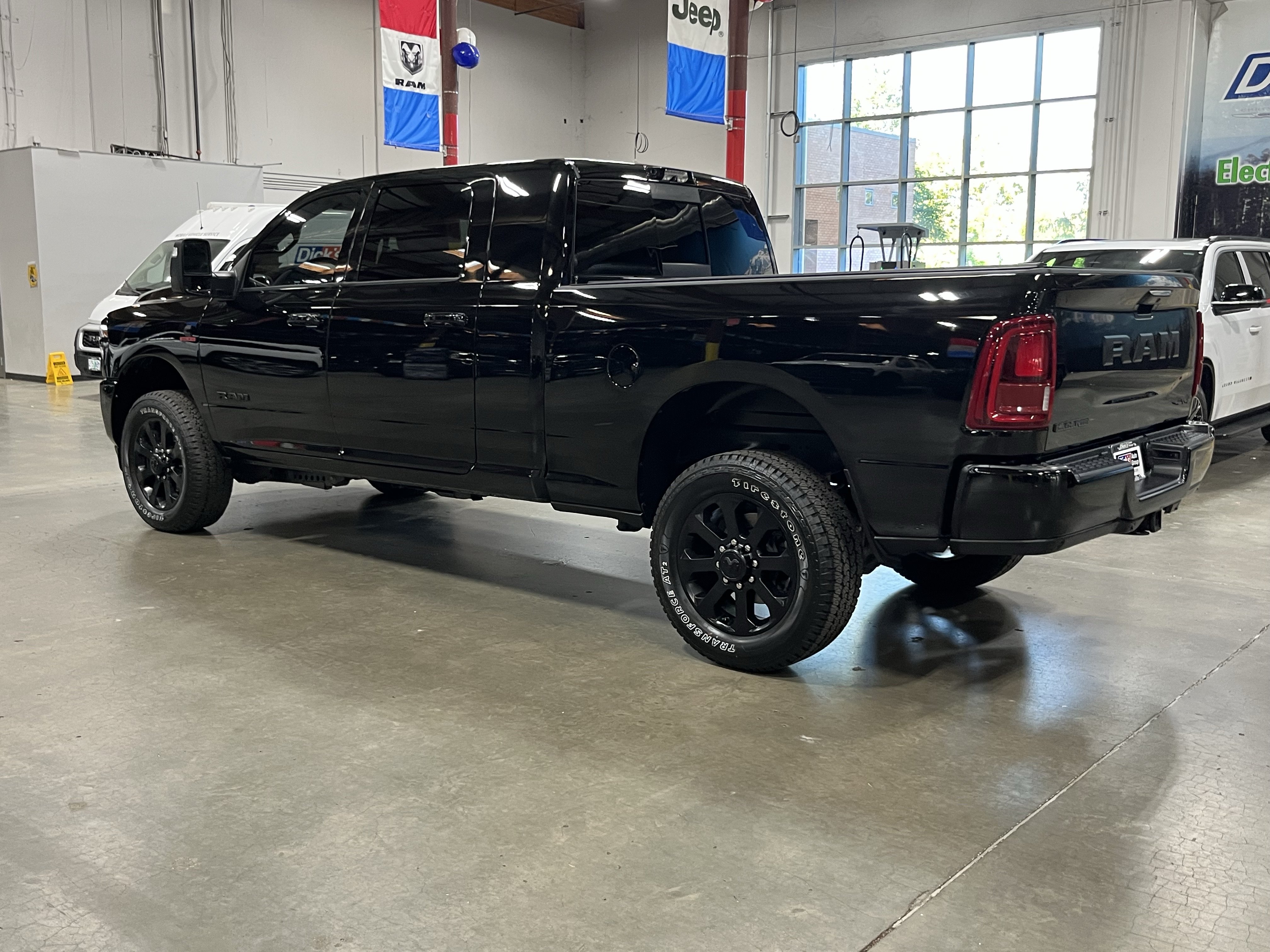 Certified 2025 RAM 2500 Laramie w/ Night Edition AWD/4WD image 3