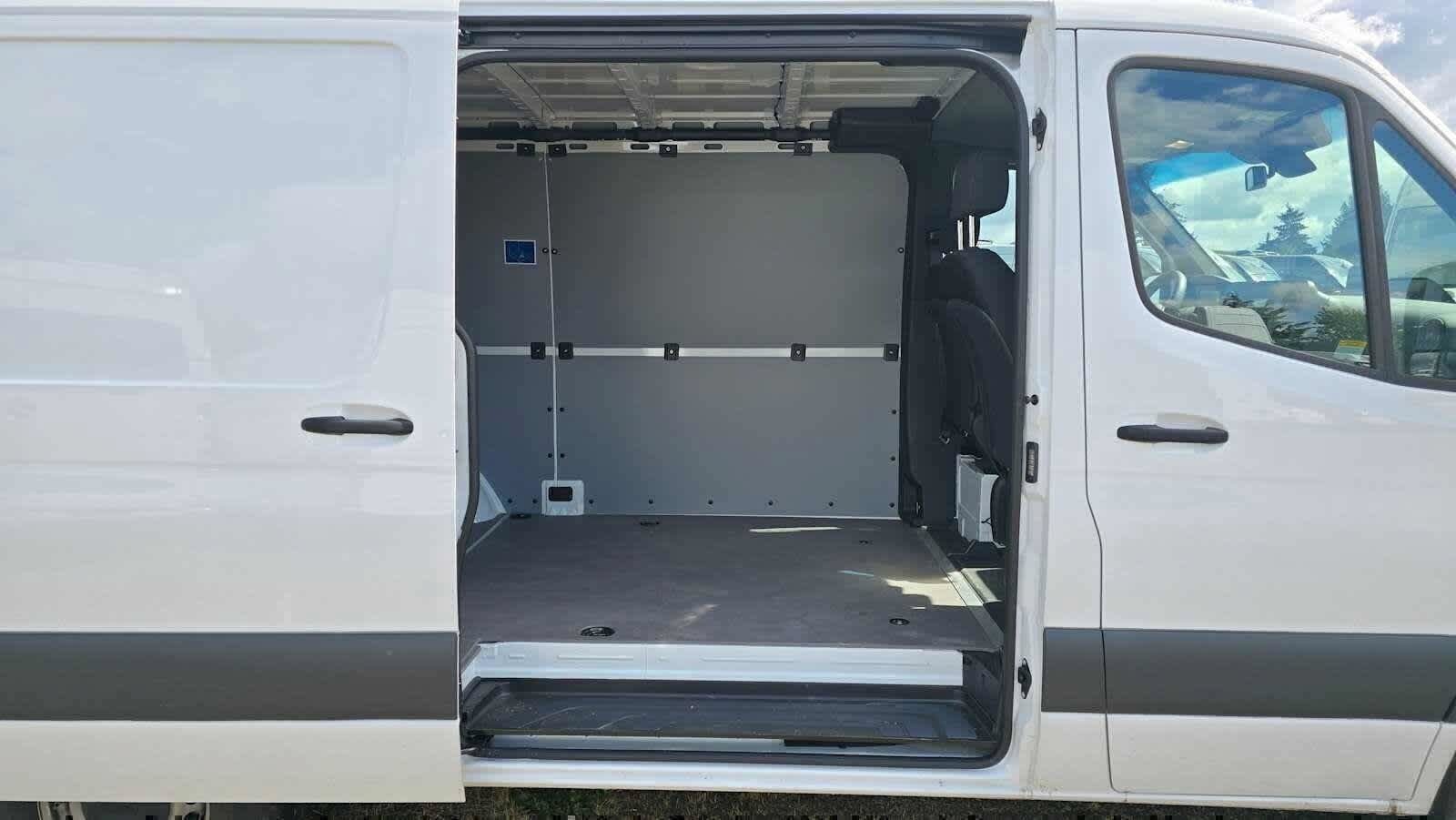 Used 2025 Mercedes-Benz Sprinter 2500 image 13