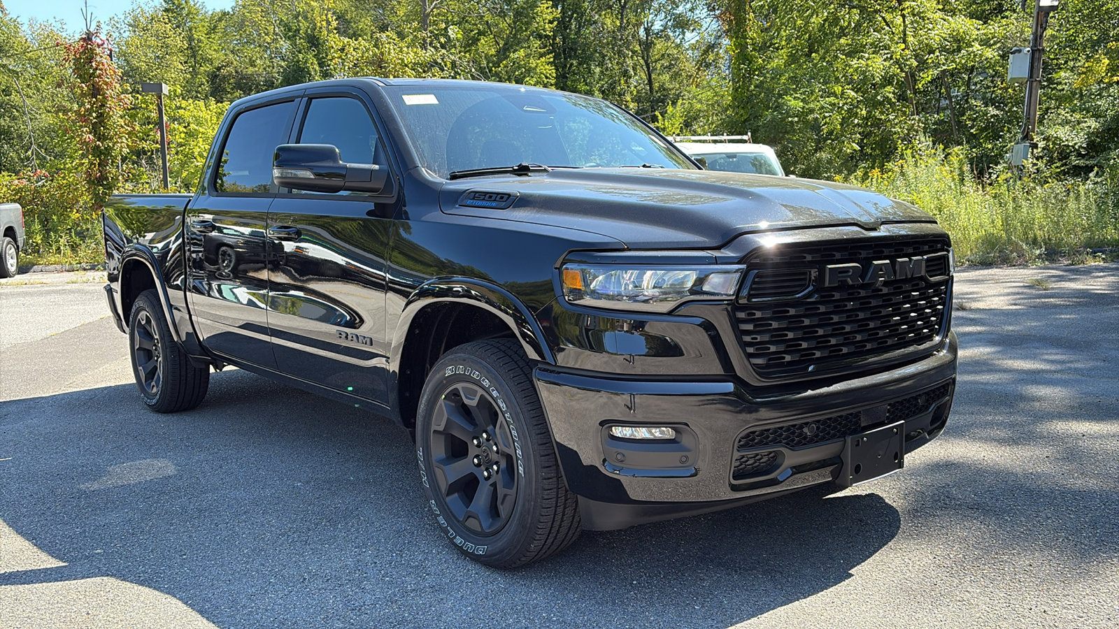 New 2025 RAM 1500 4x4 Crew Cab image 3