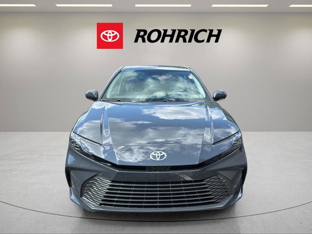 Used 2025 Toyota Camry XLE FWD image 2