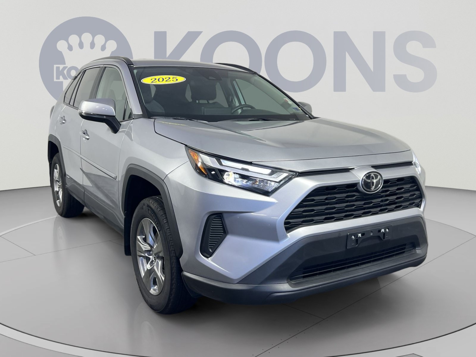 Used 2025 Toyota RAV4 XLE AWD/4WD image 10