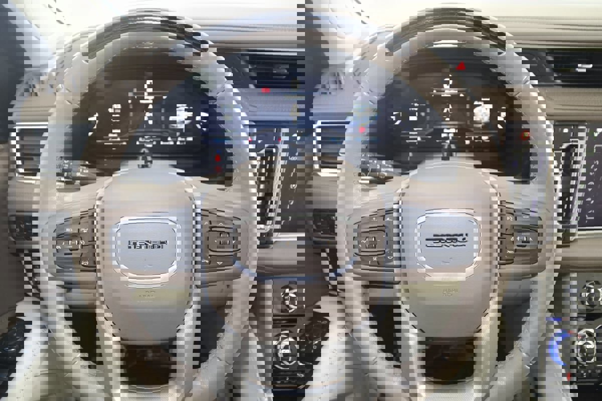 Used 2024 GMC Yukon Denali w/ Denali Reserve Package image 36