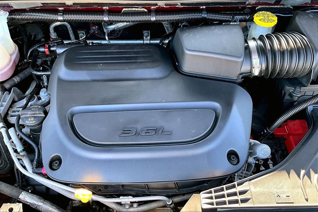 Used 2023 Chrysler Pacifica Touring-L image 32
