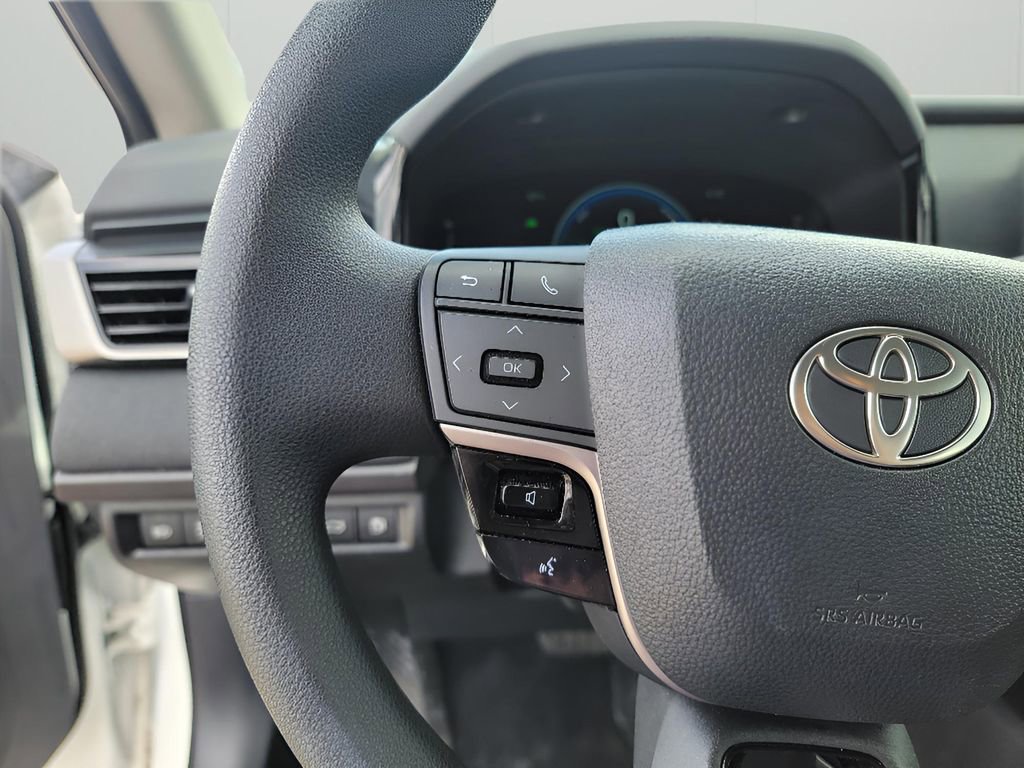 Used 2025 Toyota Camry LE image 15