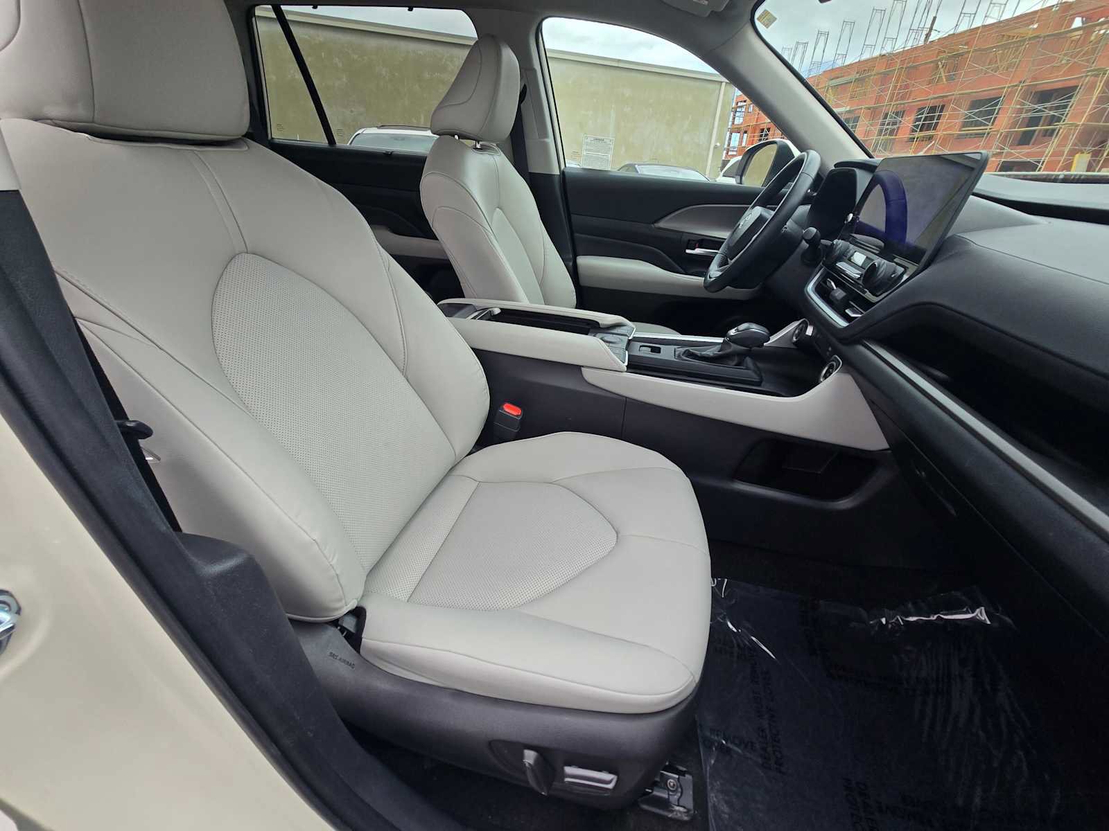 Used 2024 Toyota Grand Highlander XLE image 11