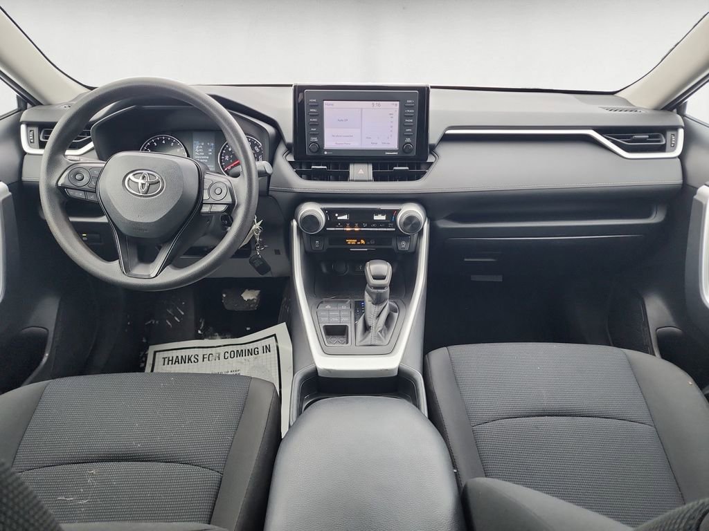 Used 2021 Toyota RAV4 LE image 10