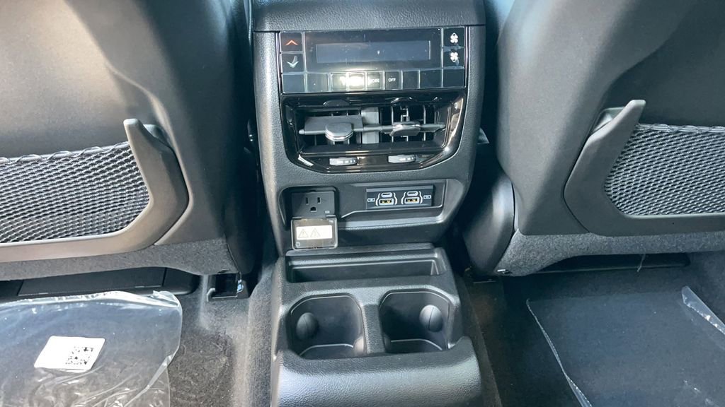 New 2024 Jeep Grand Cherokee L Laredo w/ Luxury Tech Group I image 19