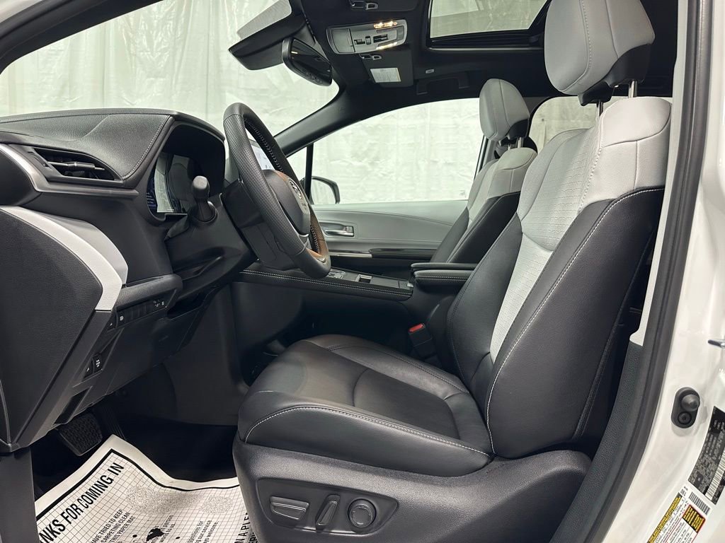 Used 2025 Toyota Sienna XSE image 14