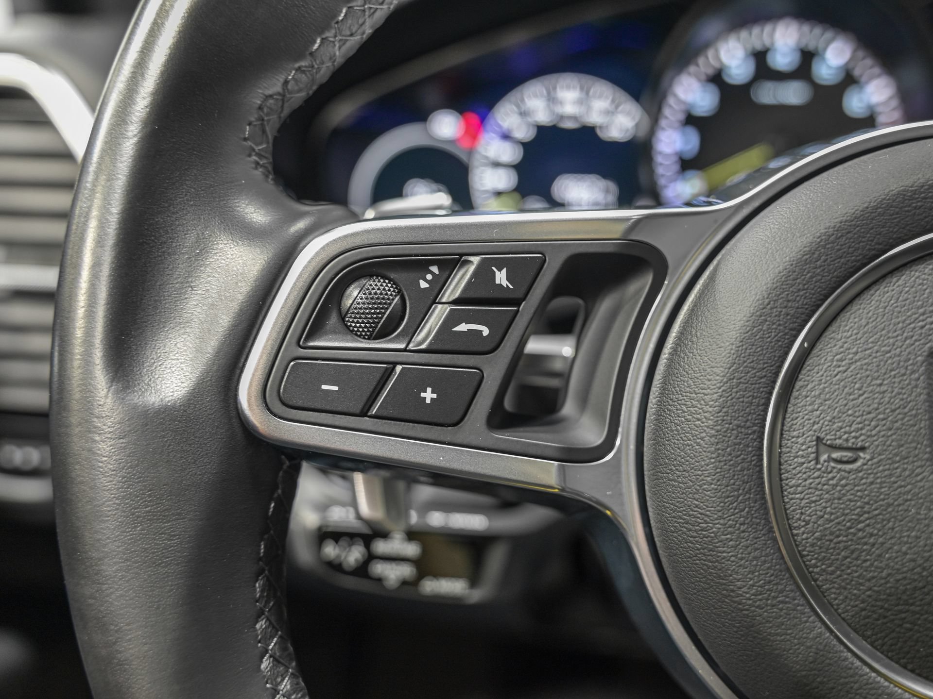 Used 2022 Porsche Cayenne Platinum Edition AWD/4WD image 19