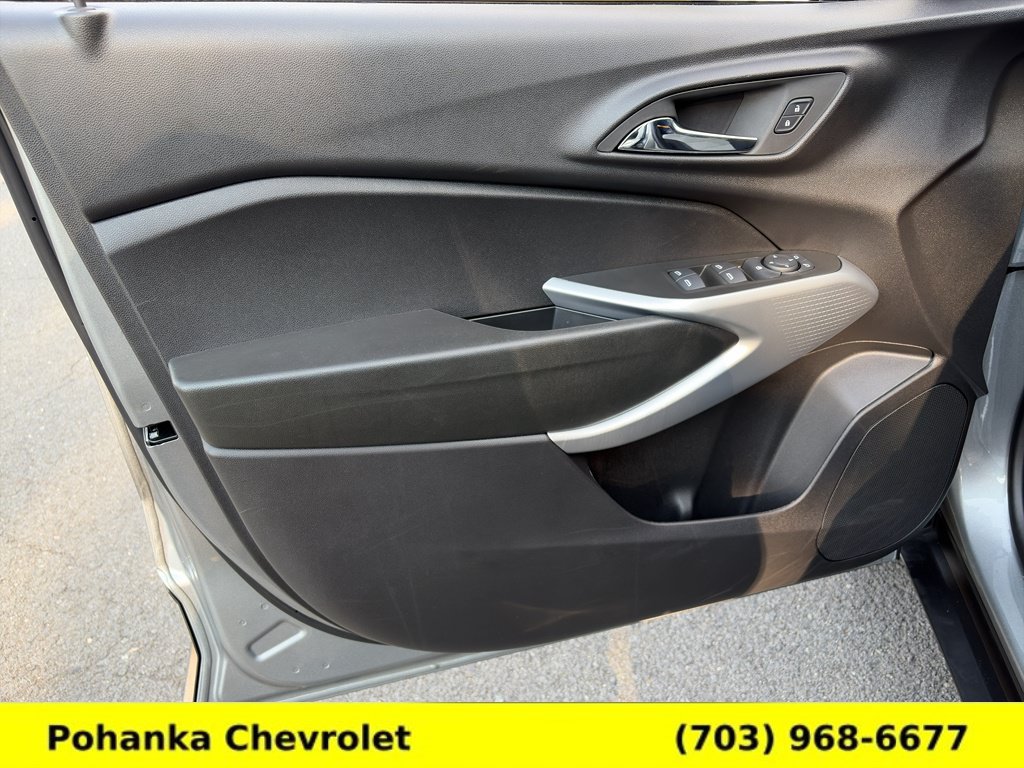 Certified 2026 Chevrolet Trax RS w/ Sunroof Package FWD image 24
