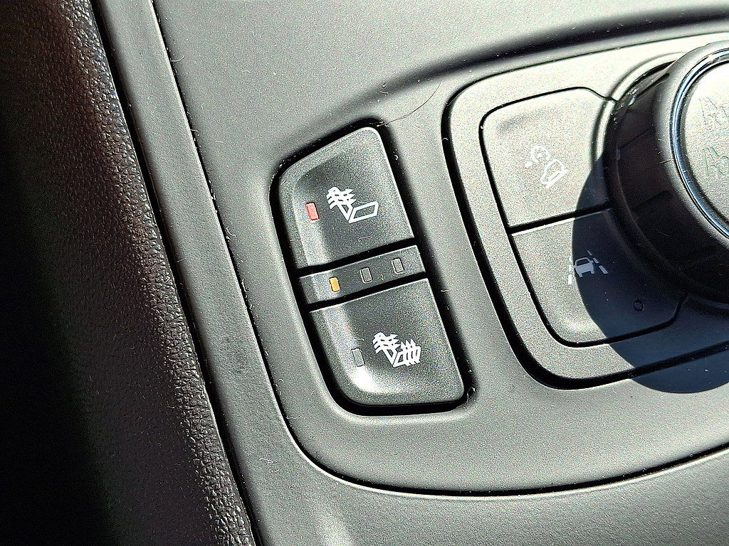 Used 2024 GMC Terrain SLE w/ Driver Convenience Package AWD/4WD image 19