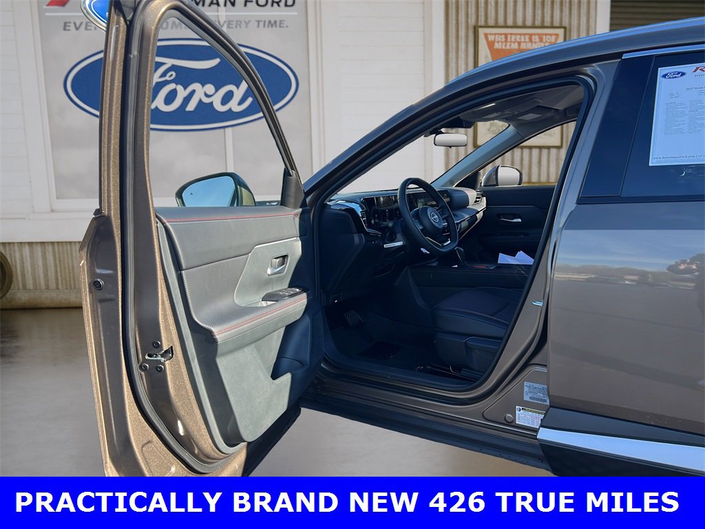 Used 2025 Nissan Kicks SR image 12