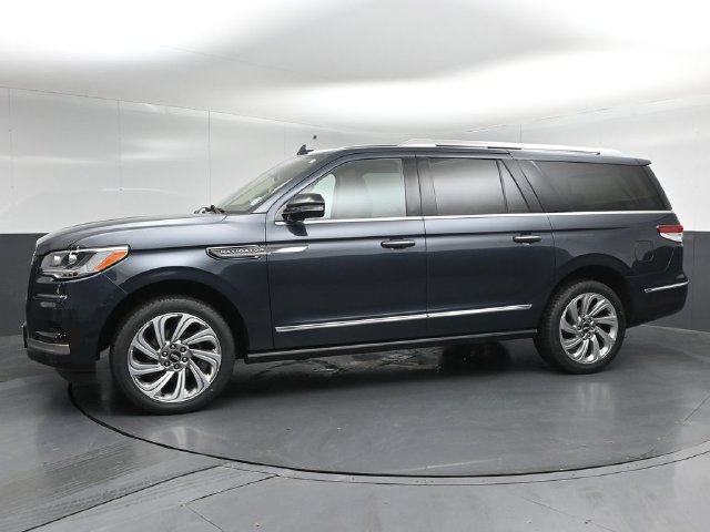 Certified 2024 Lincoln Navigator L Reserve AWD/4WD image 4