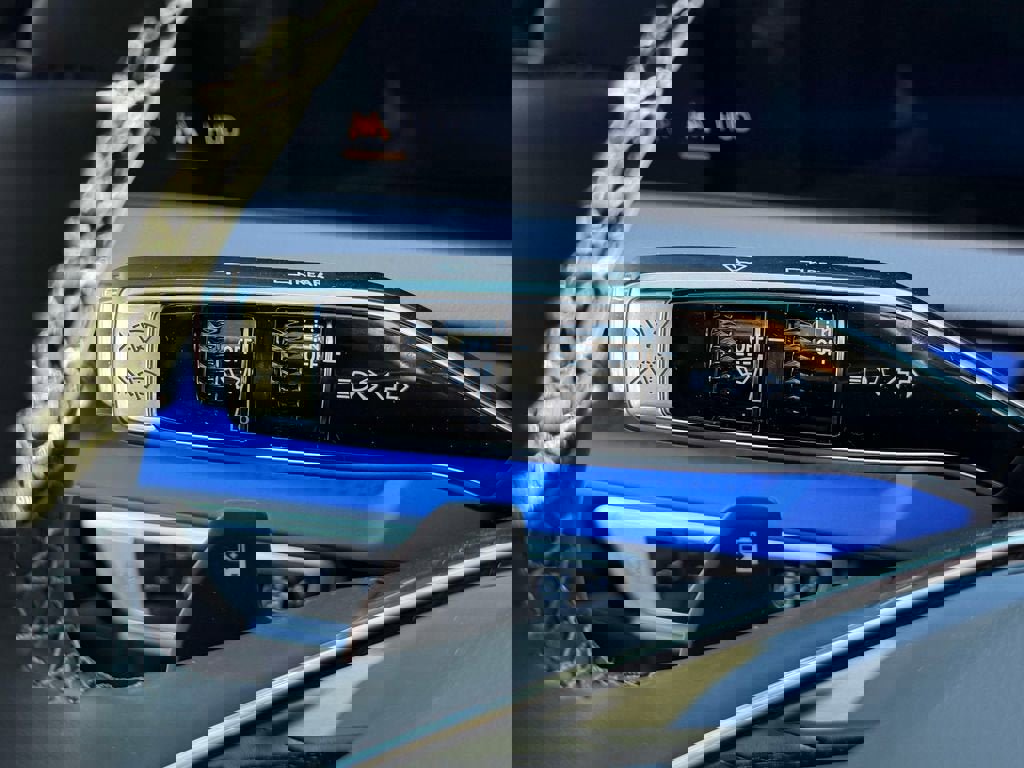 New 2026 Cadillac Optiq Luxury 2 image 18