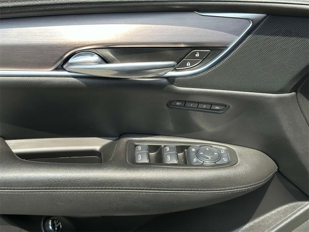 Used 2017 Cadillac XT5 Luxury w/ Driver Awareness Package image 21