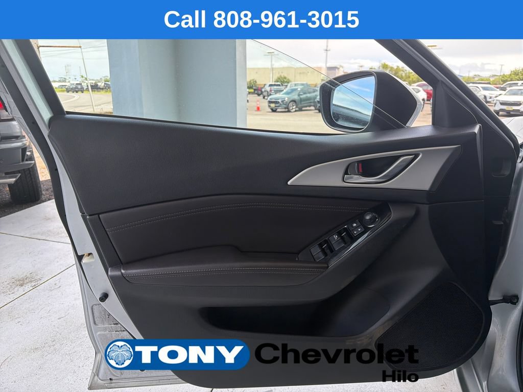 Used 2017 MAZDA MAZDA3 Touring FWD image 10
