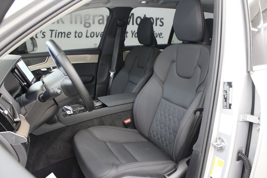 Used 2025 Volvo XC90 B6 Plus AWD/4WD image 16