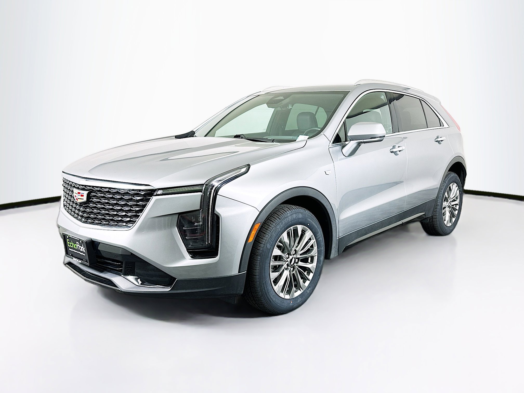 Used 2024 Cadillac XT4 Premium Luxury image 3