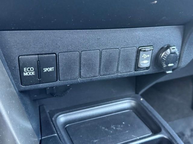 Used 2015 Toyota RAV4 LE image 11