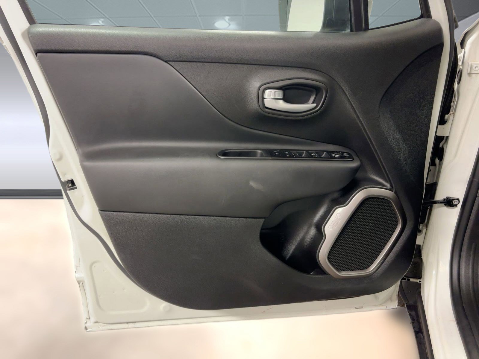 Used 2023 Jeep Renegade Latitude image 22