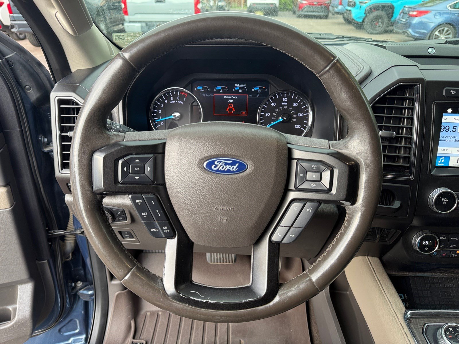 Used 2019 Ford Expedition Limited w/ Equipment Group 301A AWD/4WD image 9