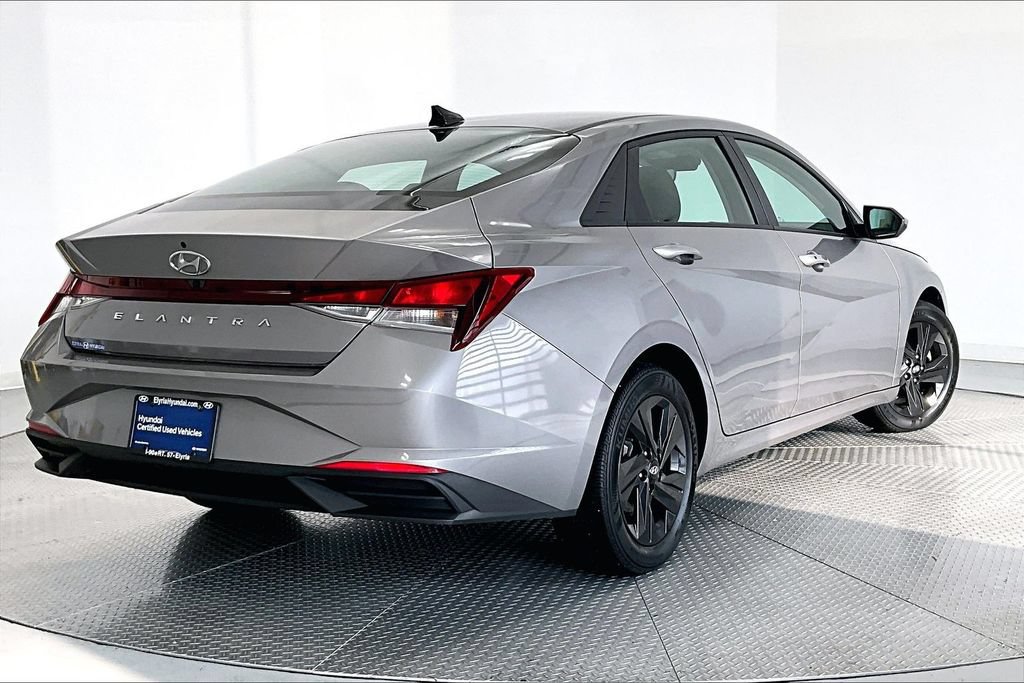 Certified 2021 Hyundai Elantra SEL FWD image 2