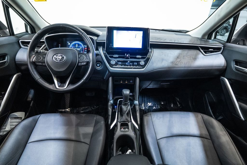 Used 2023 Toyota Corolla Cross XLE w/ Convenience Package image 11