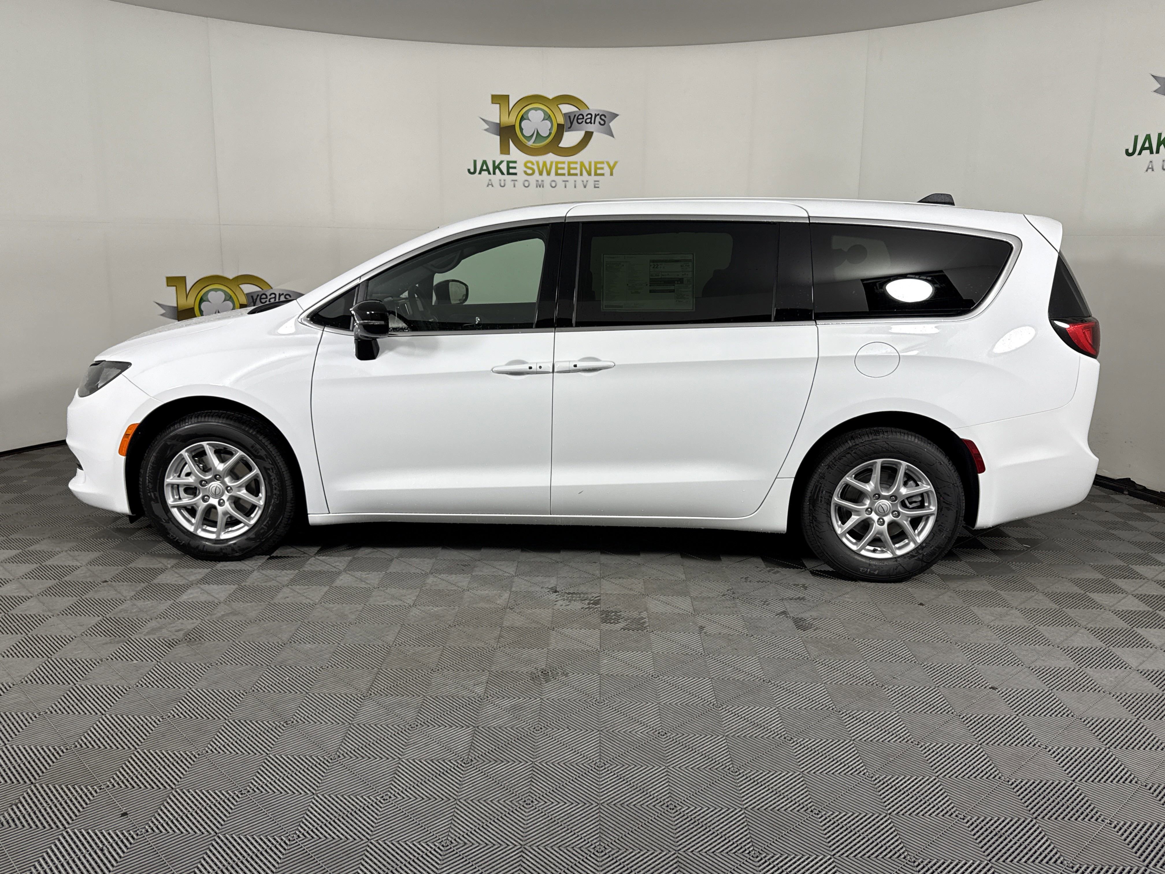 New 2026 Chrysler Voyager LX image 5