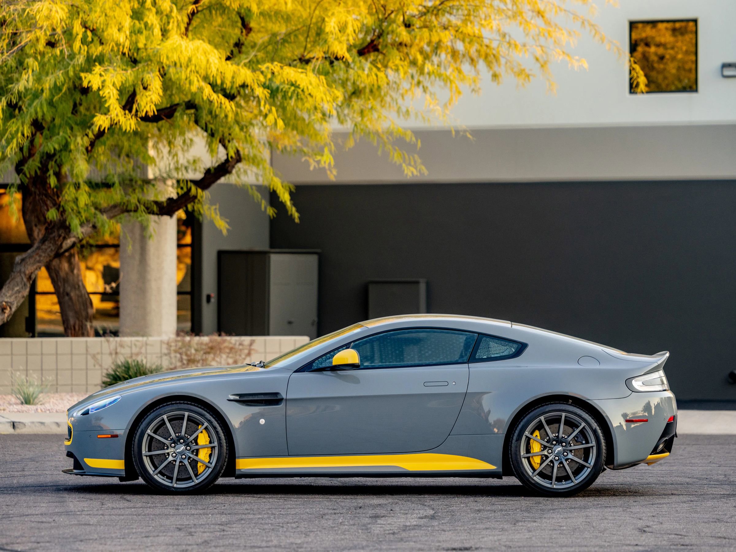 Used 2017 Aston Martin V12 Vantage S image 5