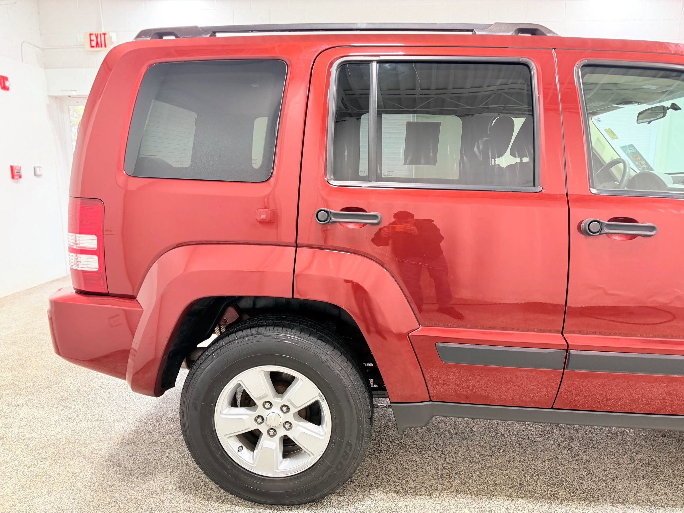 Used 2009 Jeep Liberty Sport w/ Popular Equipment Group AWD/4WD image 9