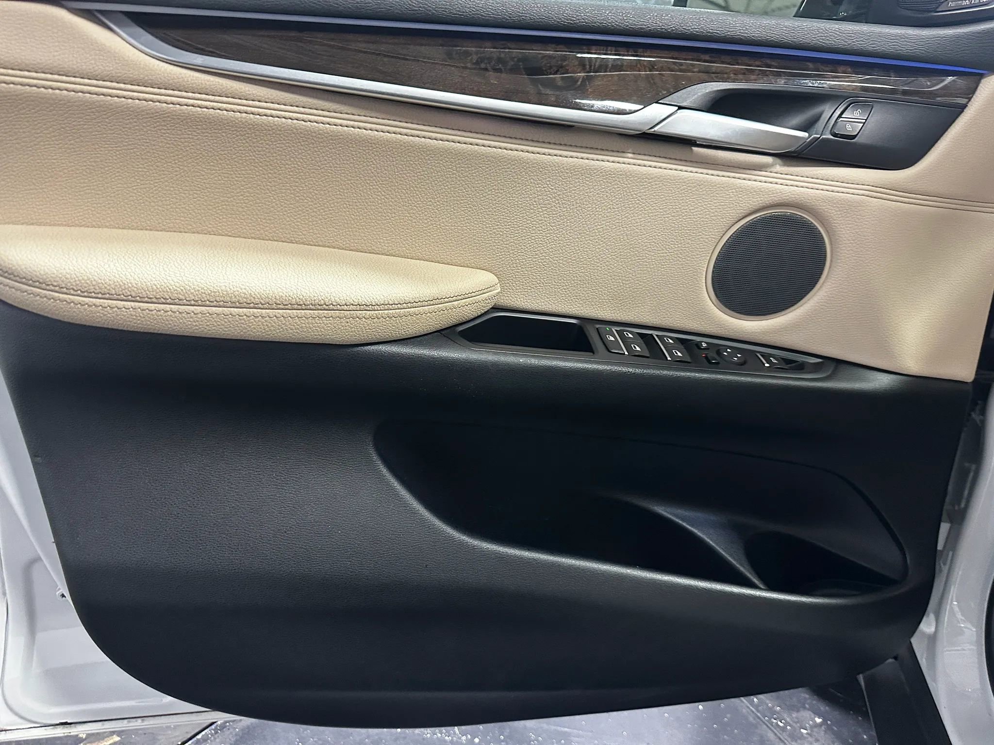 Used 2017 BMW X5 xDrive40e image 11