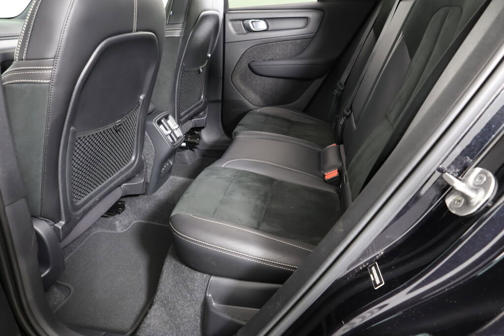 Used 2022 Volvo XC40 T5 R-Design image 17
