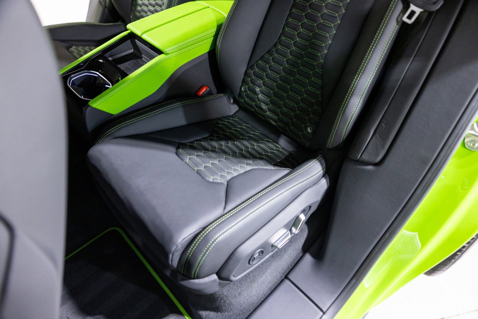 Used 2022 Lamborghini Urus image 37