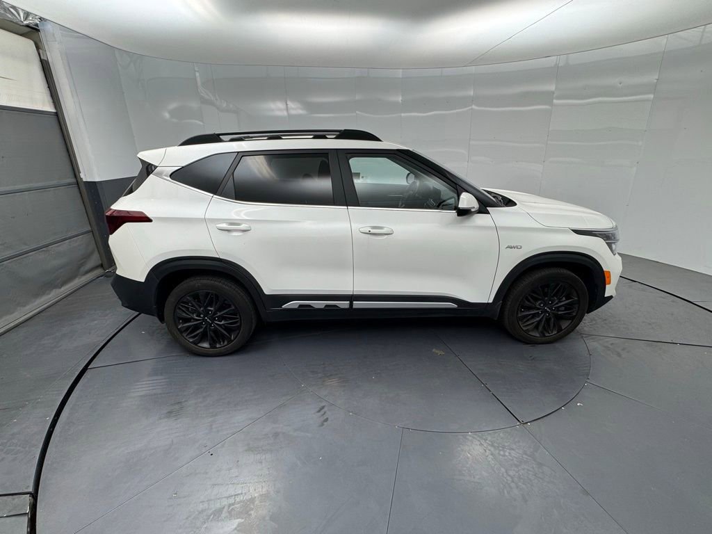 Used 2022 Kia Seltos Nightfall Edition image 6