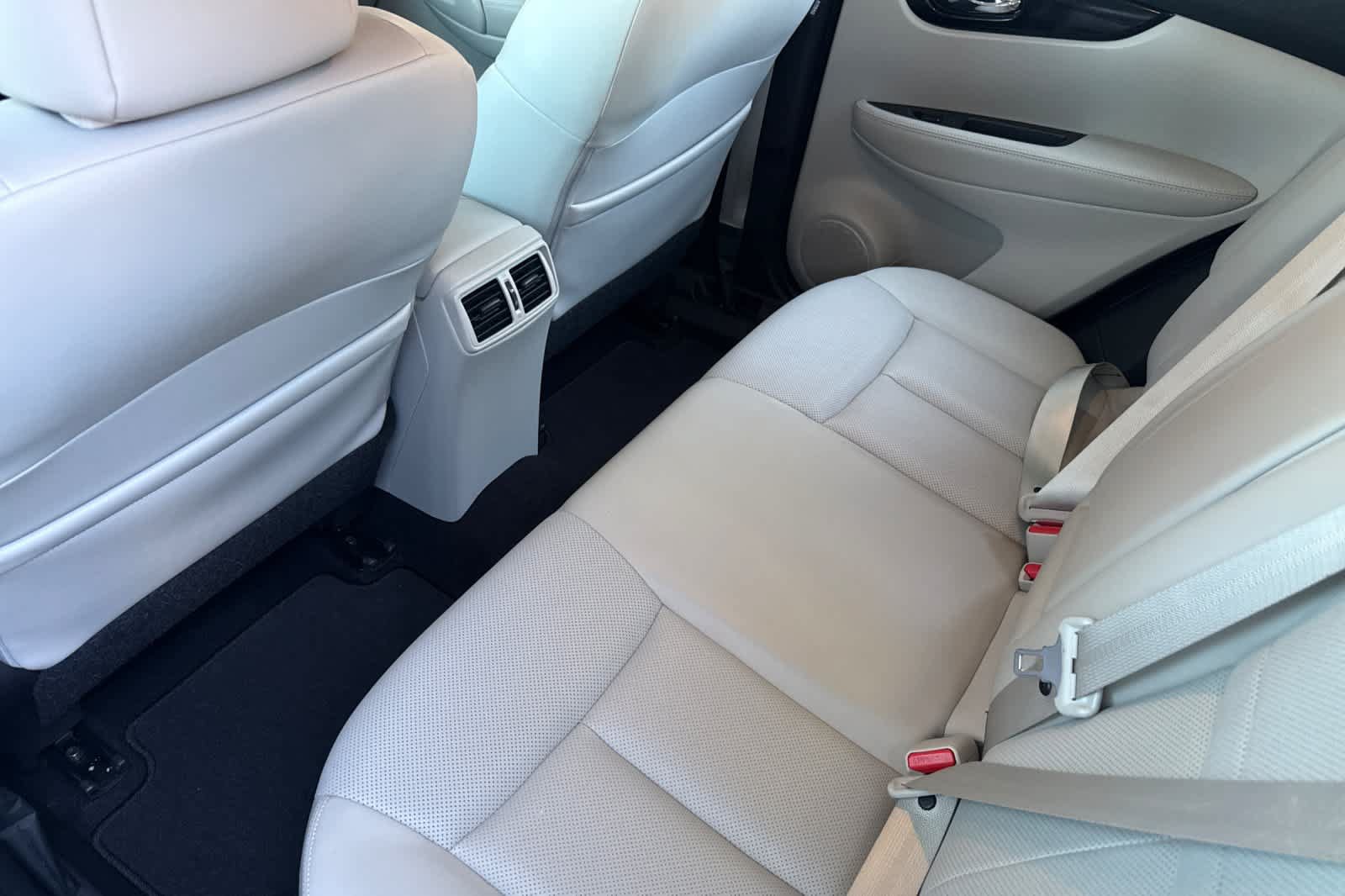 Used 2022 Nissan Rogue Sport SL AWD/4WD image 4