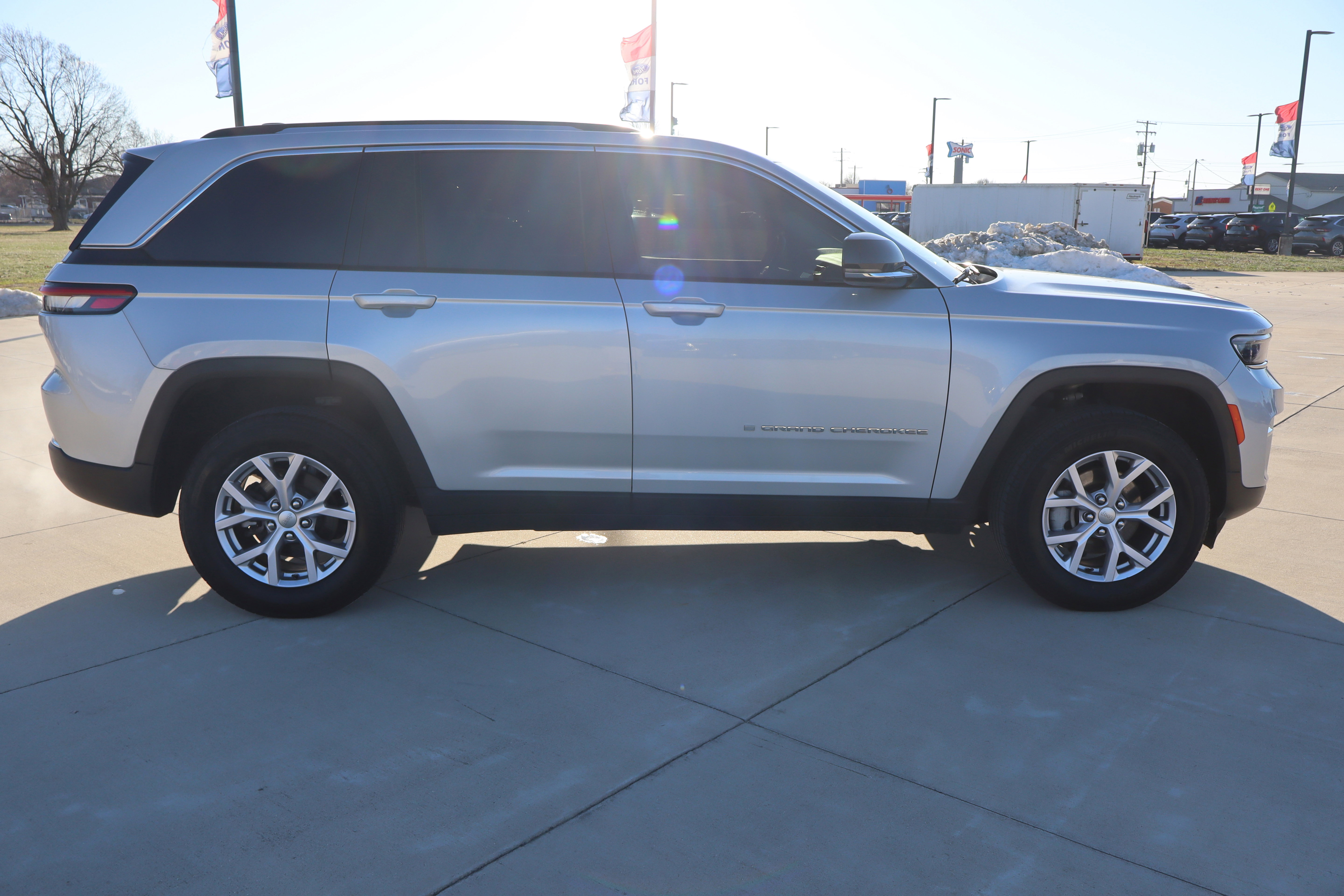 Used 2022 Jeep Grand Cherokee Limited image 5