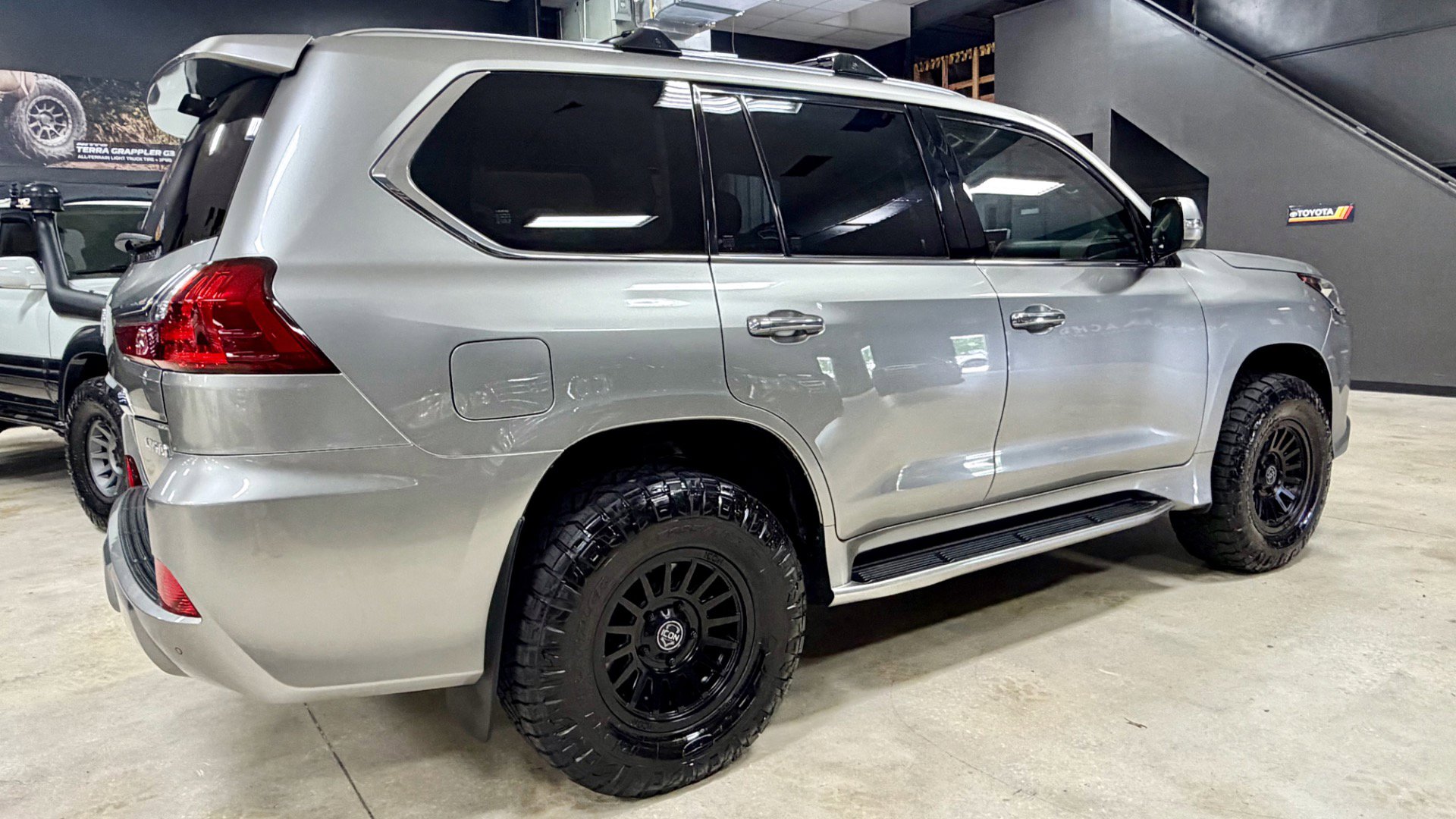 Used 2018 Lexus LX 570 4WD w/ Luxury Package image 7