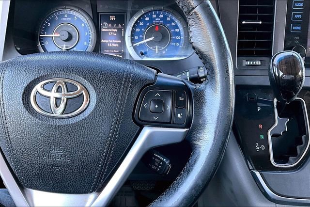 Used 2015 Toyota Sienna XLE w/ XLE Navigation Package image 11