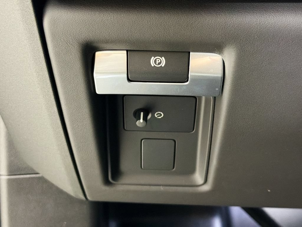 New 2026 Land Rover Defender 110 OCTA AWD/4WD image 10