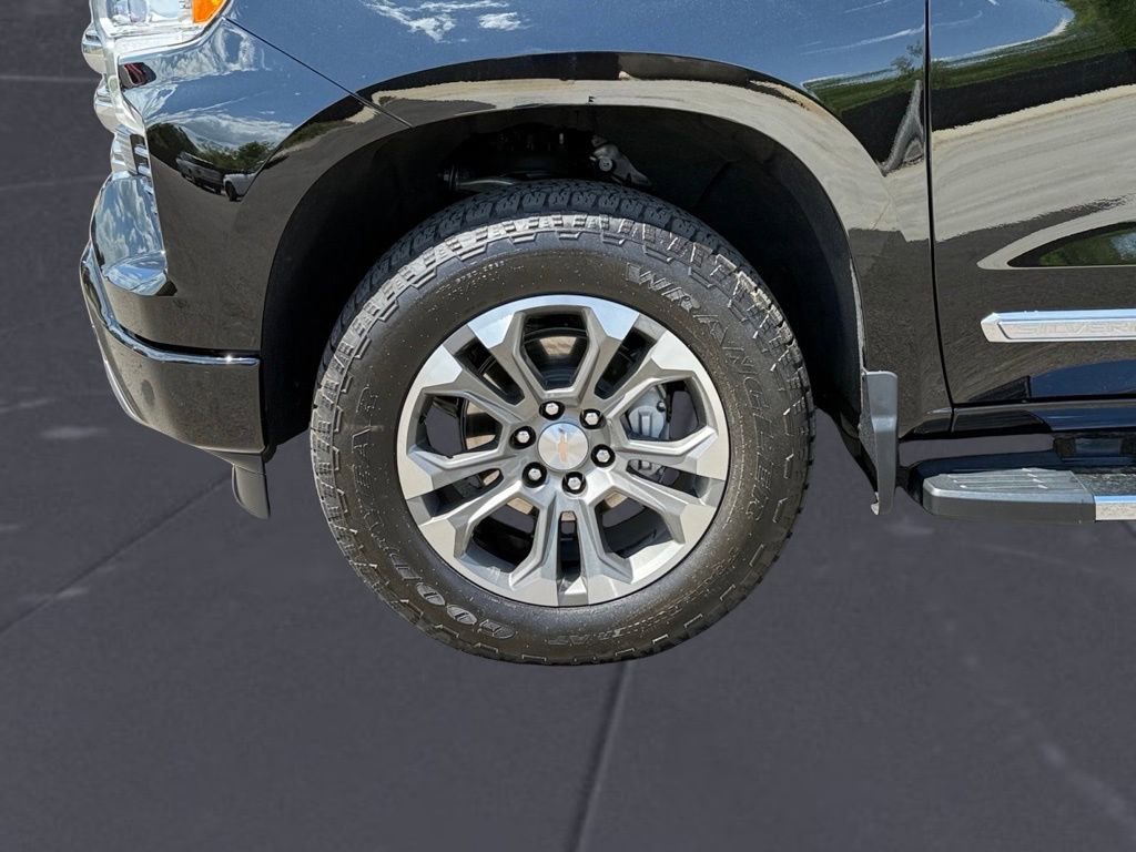 Used 2025 Chevrolet Silverado 1500 High Country w/ Z71 Off-Road Package AWD/4WD image 9