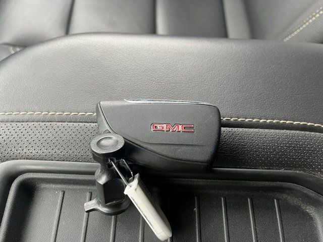 Used 2023 GMC Yukon XL SLT image 60