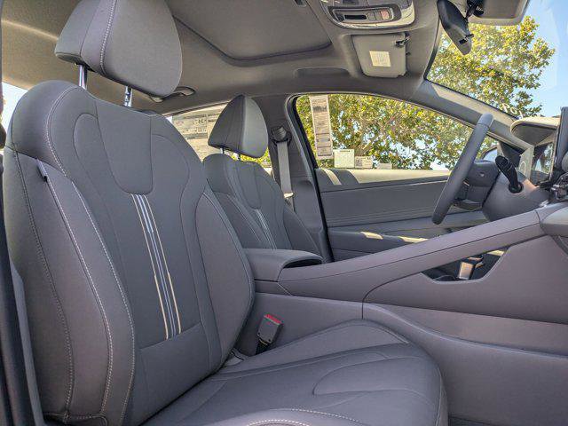 Used 2025 Hyundai Elantra SEL FWD image 9