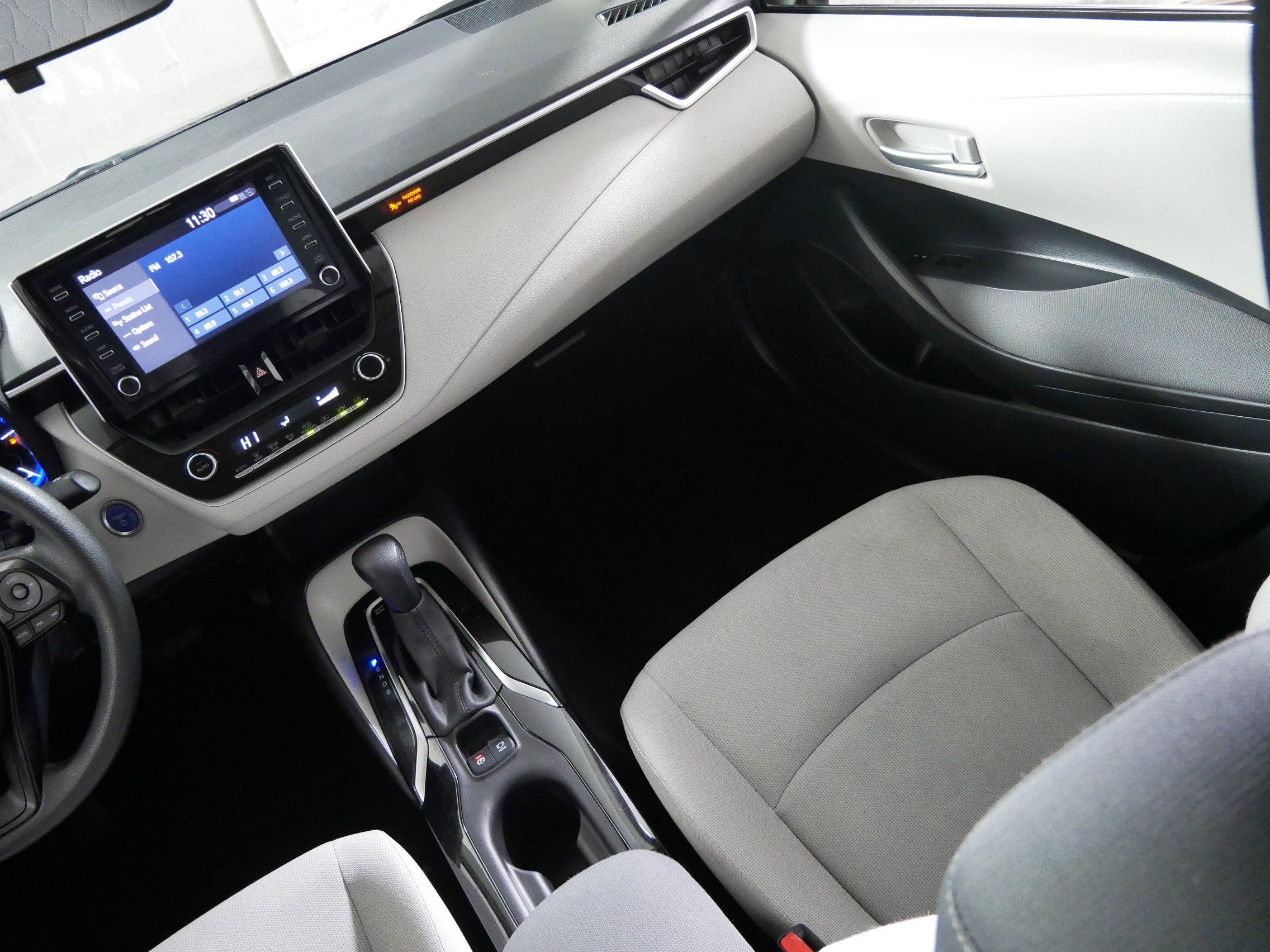 Used 2020 Toyota Corolla LE image 11