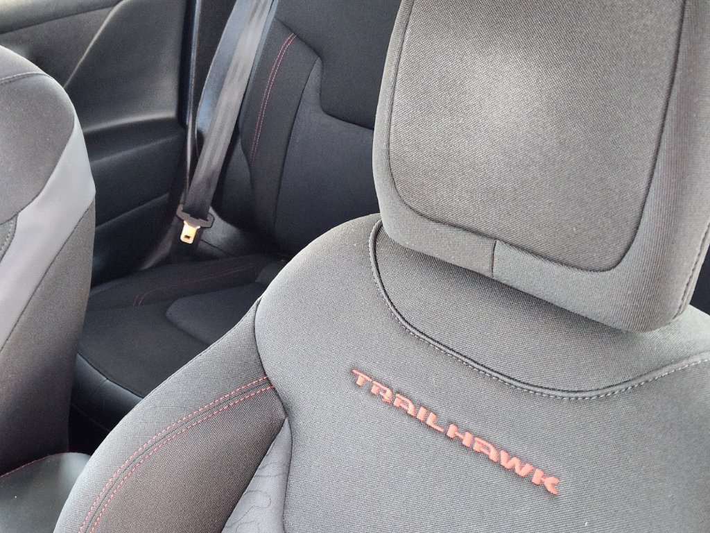 Used 2015 Jeep Renegade Trailhawk w/ Popular Equipment Group AWD/4WD image 6